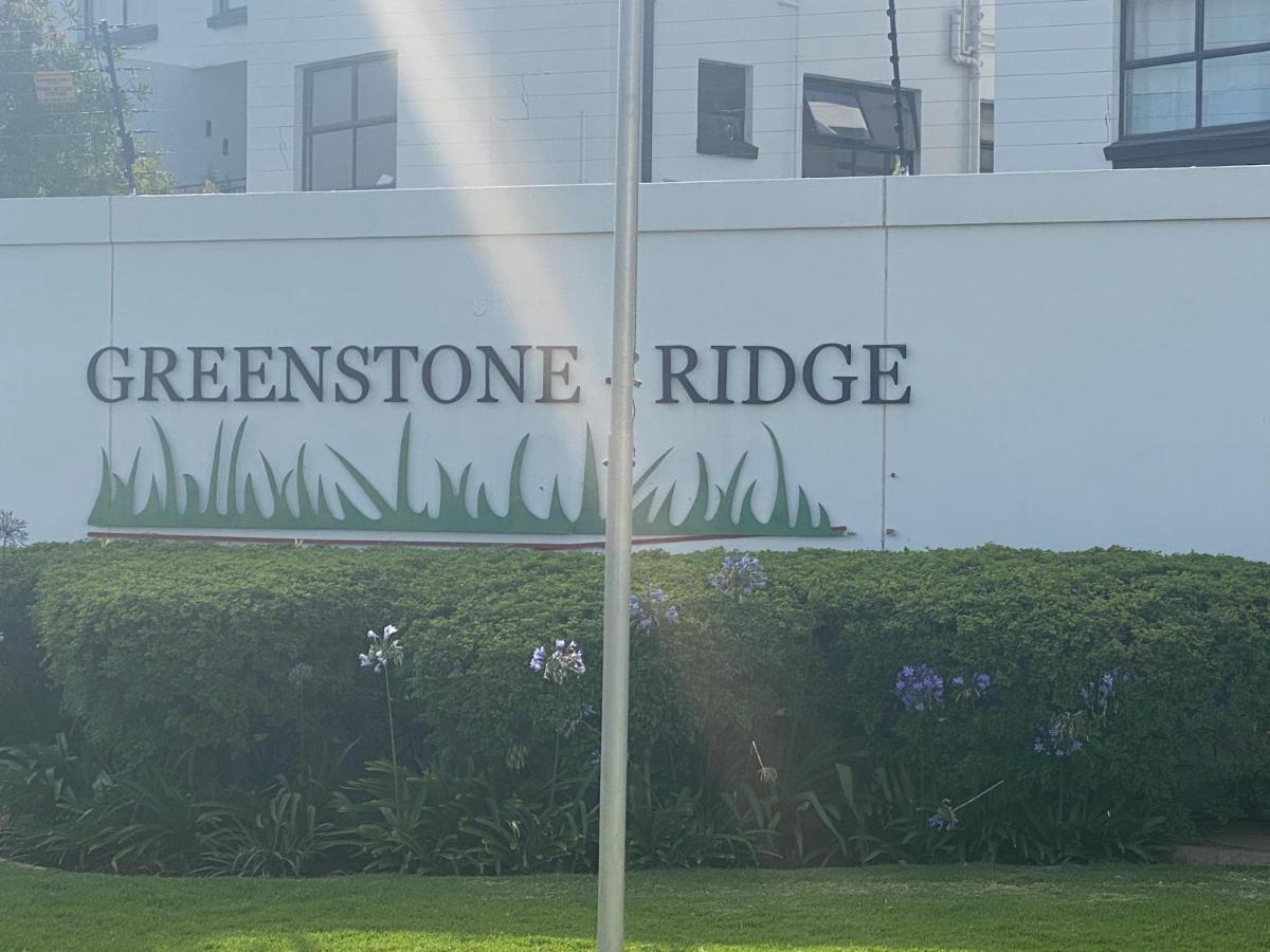 Greenstone Ridge Apartment โจฮันเนสเบิร์ก ภายนอก รูปภาพ