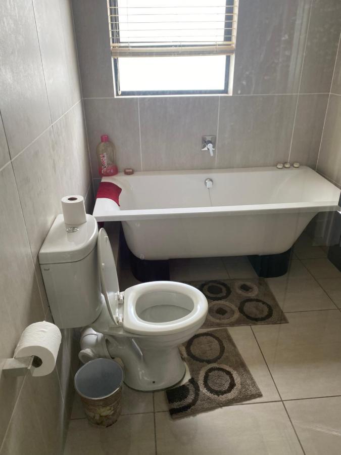 Greenstone Ridge Apartment โจฮันเนสเบิร์ก ภายนอก รูปภาพ